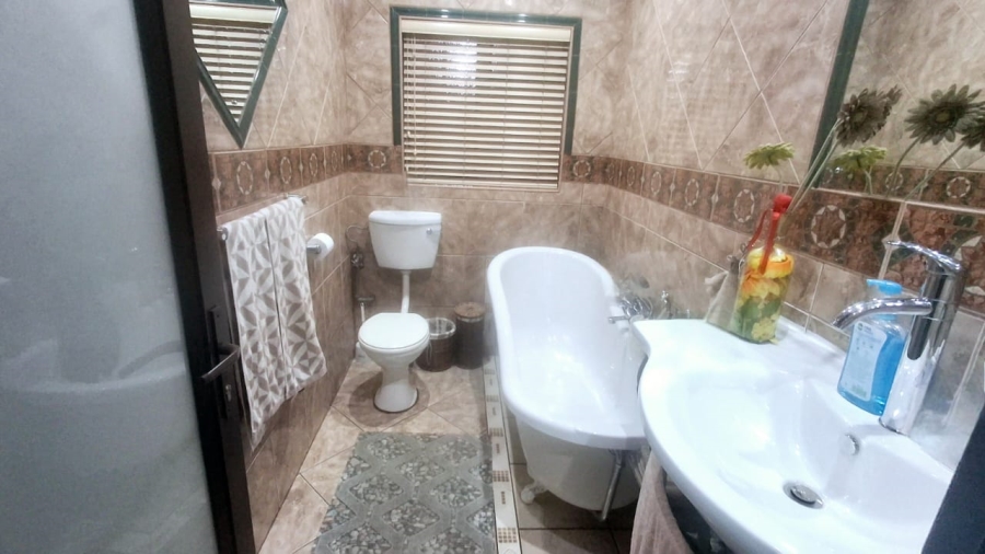 5 Bedroom Property for Sale in Vaalpark Free State